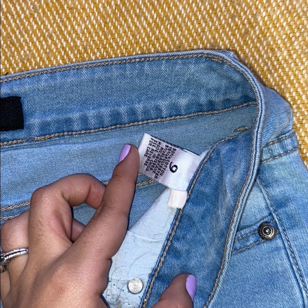 Distressed light wash jeans - Picture 2 of 5